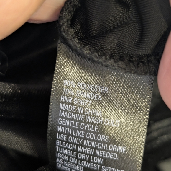 Worthington Black Velvet Top XL Cold Shoulder Ruffle Holiday Party New Year's - Picture 6 of 6